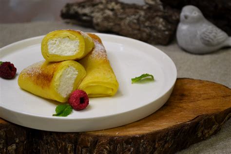 persikų blyneliai su varškės įdaru