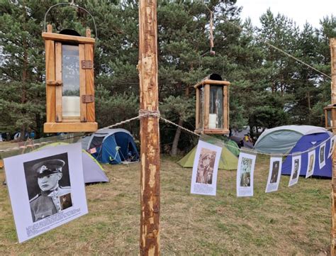 Jaunuoliai pratybose Partizanų stovykloje