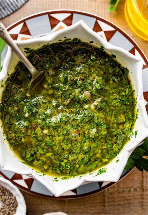 Itališka žolelių salsa verde