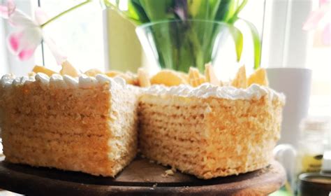 sluoksniuotas vaflių tortas su kremu