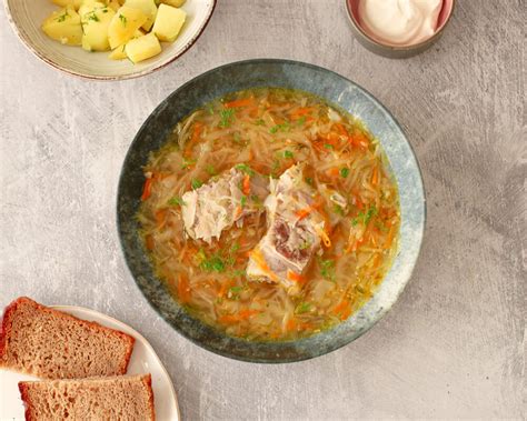 Raugintų kopūstų sriuba su vištiena ir daržovėmis