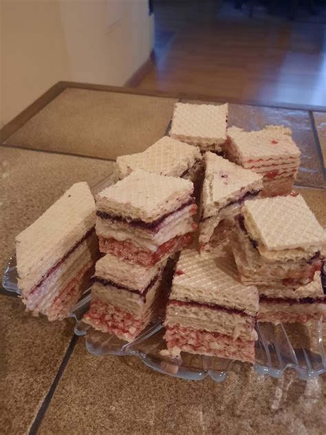 Tradiciniai lietuviški vafliai su uogiene