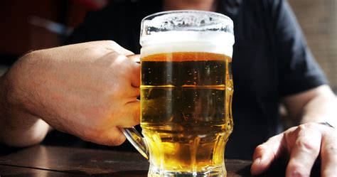 Vyras su alaus kvapu