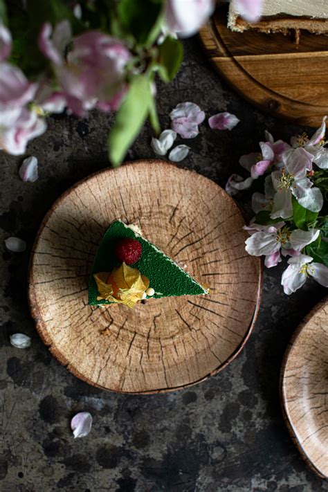 Šiuolaikinė konditerija: molekulinės gastronomijos elementai ir minimalizmas