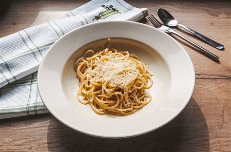 Cacio e Pepe makaronai su sūriu ir pipirais