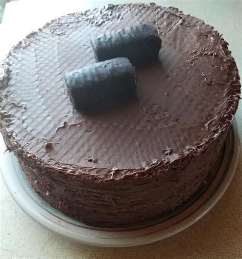 Zebro rašto tortas su šokoladiniu biskvitu ir uogų varškės kremu