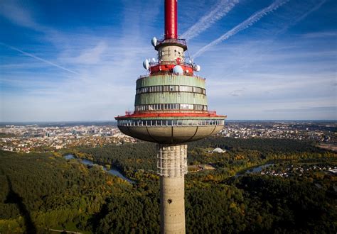 Vilniaus televizijos bokštas saulėlydžio metu