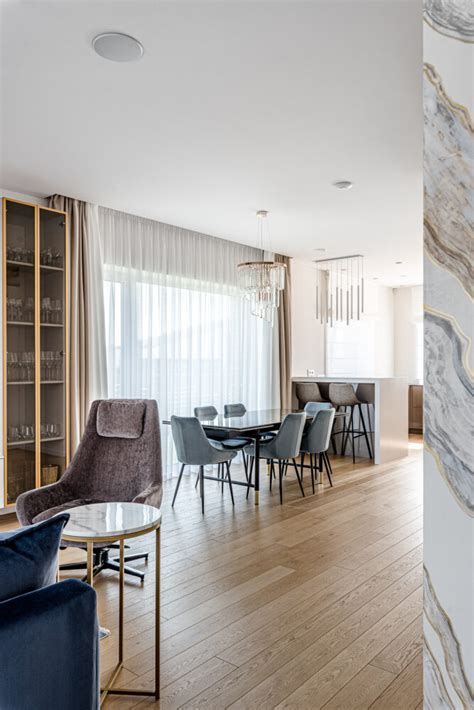 Interjeras modernios picerijos prekybos centre