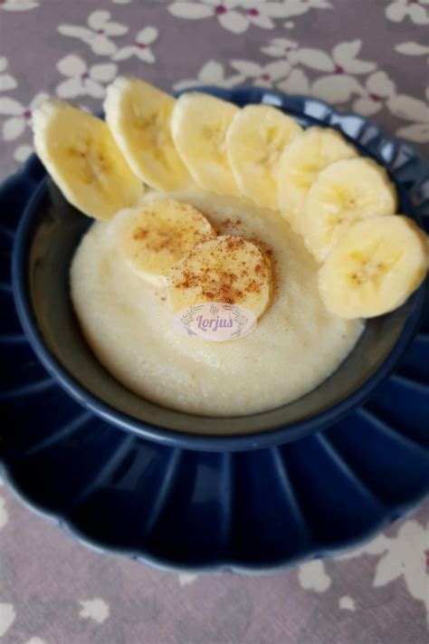 Manų košė su šokoladu ir bananais