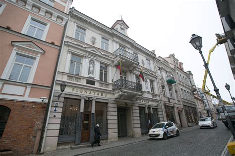 Senovinės Vilniaus cukrainės „Baltasis Štralis“ iškaba ir interjeras