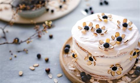 Biskvitinis tortas su želė ir grietinėlės kremu