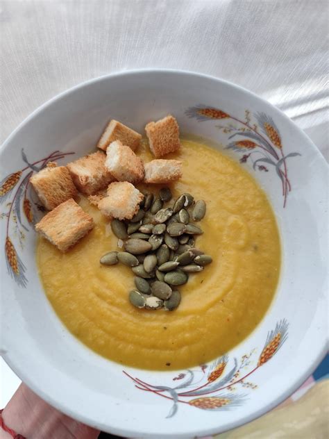Trinta moliūgų sriuba su sėklomis