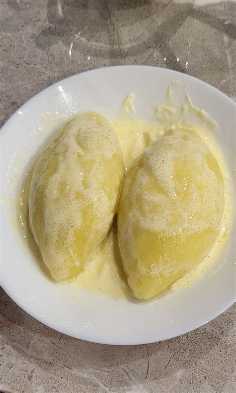 Varškės cepelinai su manais ir sviesto padažu