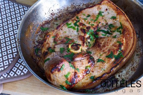 Kiaulienos kumpis su kaulu marinate