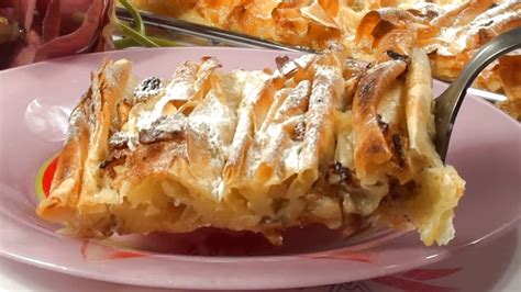 graikiškas pyragas Bougatsa su kreminiu įdaru