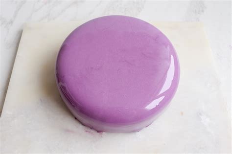 Veidrodine glazūra dengtas tortas