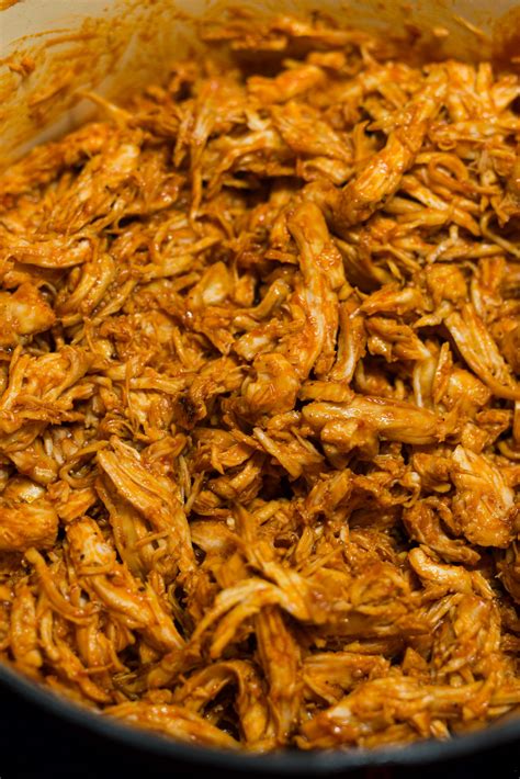 Lietinių blynelių ingredientai ir plėšyta vištiena