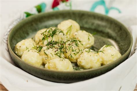 Sudėtinės dalys klasikiniam bulvių kukulių receptui