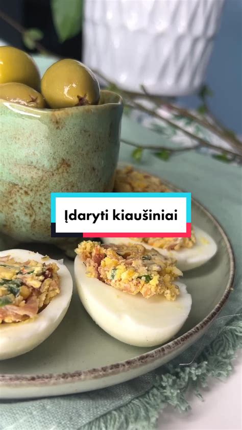 Sūrio ir kiaušinių užkandis šaukšteliuose su pomidorais
