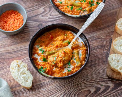 Vištienos ir lęšių troškinys lėkštėje