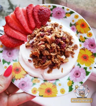 Sveikų pusryčių dubenėlis su acai uogomis
