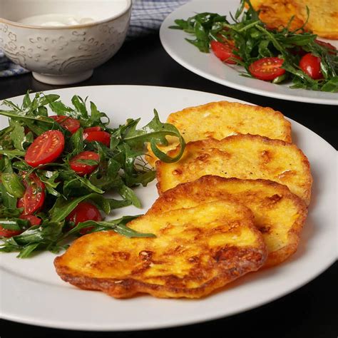 Moliūgų blyneliai su feta sūriu ir žalumynais