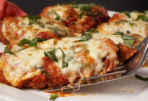 Ingredientai vištienos Parmigiana ruošimui