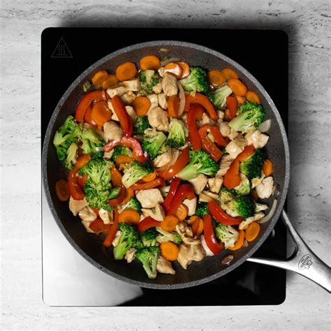 Stir-fry su kiauliena ir daržovėmis