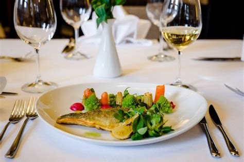 Romantiška trijų patiekalų vakarienė dviem restorane