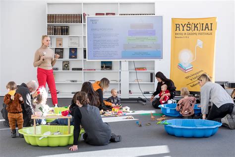 Martyno Vainilaičio susitikimas su vaikais bibliotekoje
