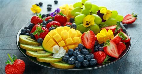 Sezoniniai vaisiai ir uogos