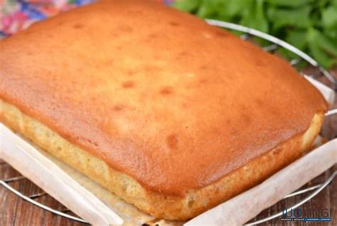 Plakimo procesas ir paruošta torto tešla kepimo formoje