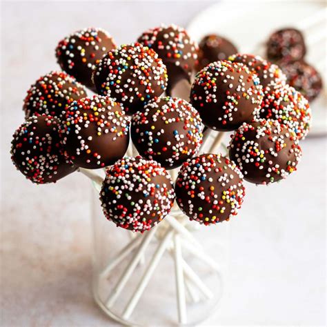 Naminiai cake pops su špinatais