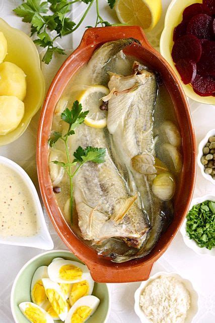 Menkė su špinatais ir padažu