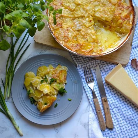 Kepinys Gratin Dauphinois su sūriu ir žolelėmis