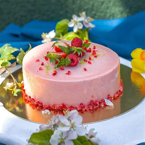Vasaros uogų tortas