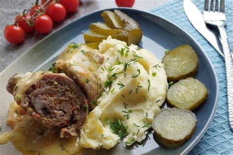 Sprandinės suktinukai su faršu ir baravykais kepimo inde