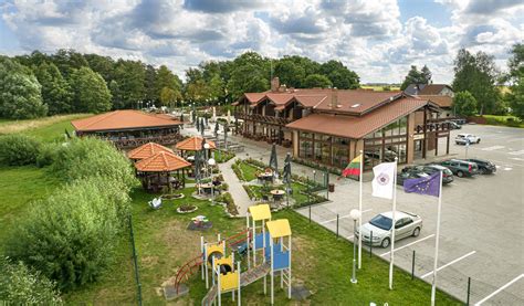 Restorano „Venckai Venckuose“ išorės vaizdas su kraštovaizdžiu