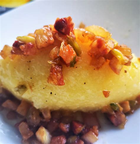 Cepelinų ingredientų išdėstymas ant stalo