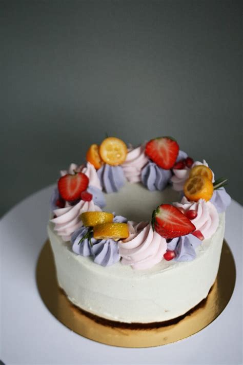 Papuoštas braškių tortas