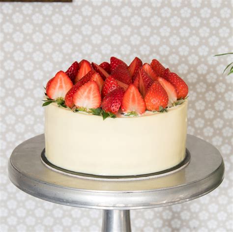 Supjaustytas braškių tortas