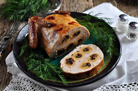 Įdaryta višta su kaštainiais orkaitėje