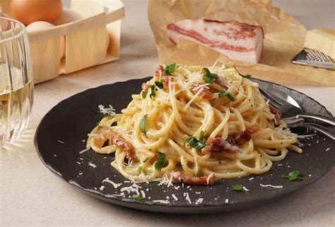 klasikiniai itališki spagečiai Carbonara