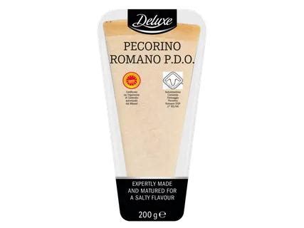 ingridientai autentiškai karbonarai: kiaušiniai, sūris Pecorino Romano ir guanciale
