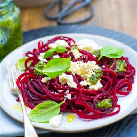 Burokėlių spagečiai su daržovėmis