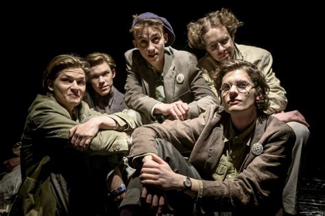 Jauni aktoriai scenoje