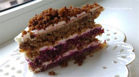 Tortas juodos lentos tema su kreidiniais užrašais