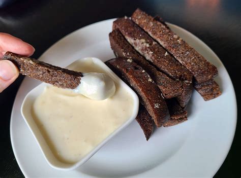 Šviežiai kepta duona