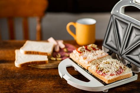 Įvairios duonos rūšys karštiems sumuštiniams