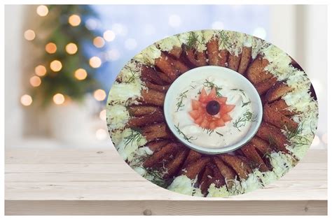 Lietuviškas duonos tortas ant šventinio stalo